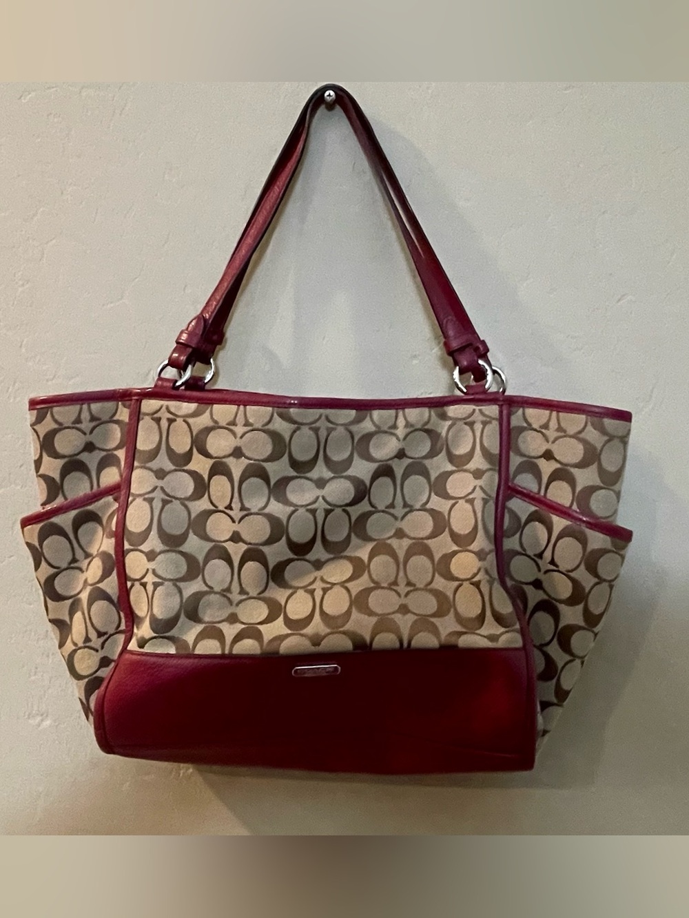 Coach Beige Signature Canvas Tote with Berry red Trim missing hangtag excellent